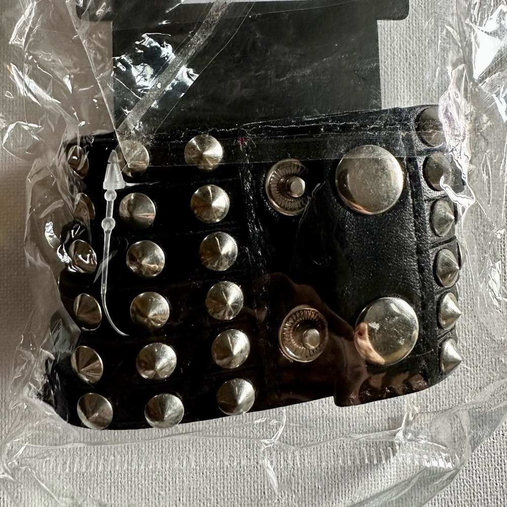 Studded bracelet - Picture 2 of 2